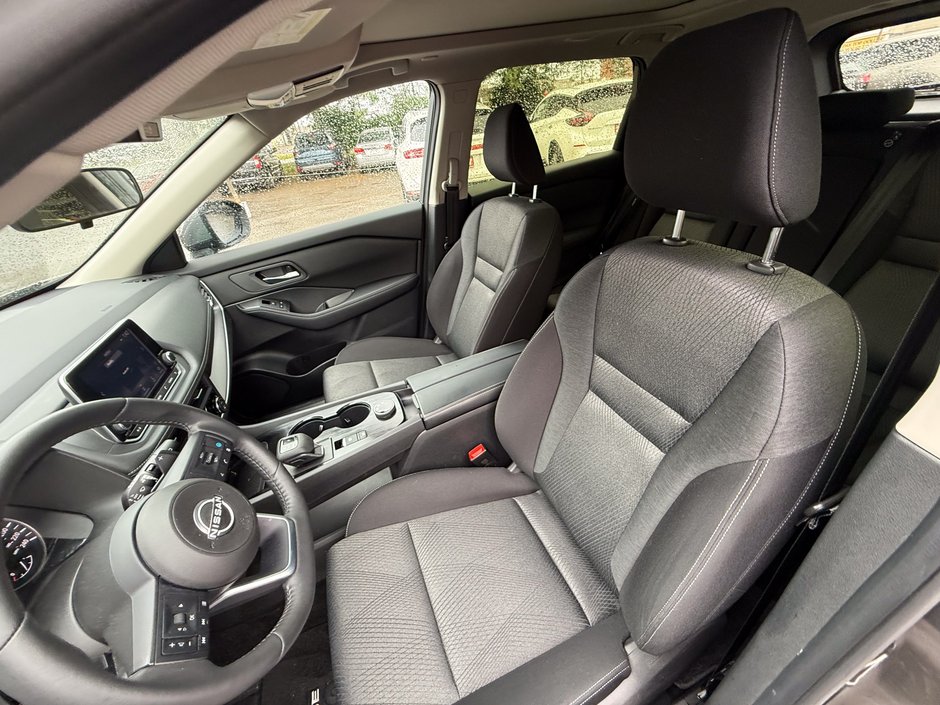2024 Nissan Rogue SV Moonroof-23