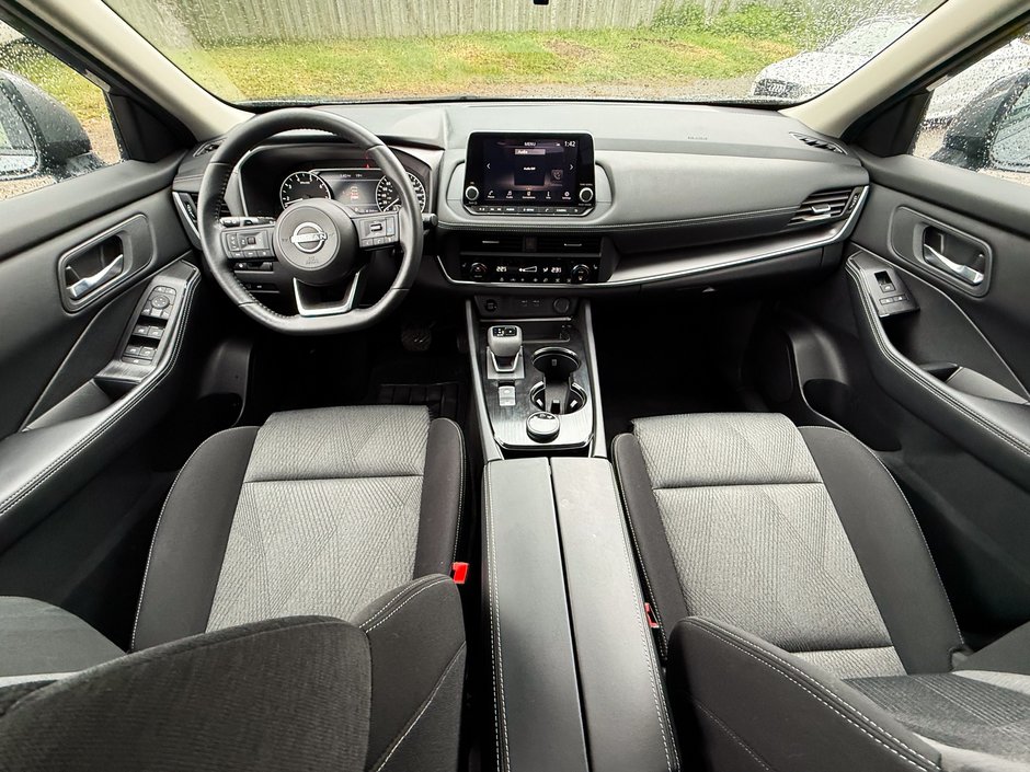 2024 Nissan Rogue SV Moonroof-18