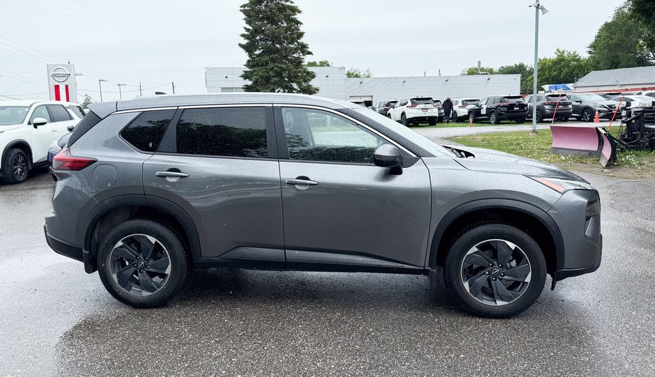 2024 Nissan Rogue SV Moonroof-8