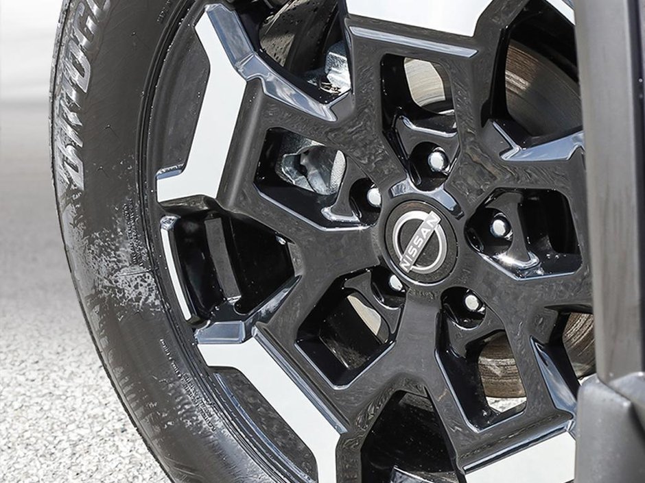 2025 Nissan Rogue 60th ANNIVERSARY EDITION-6