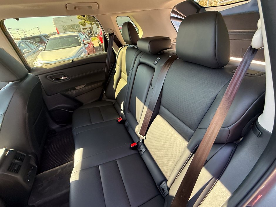 2025 Nissan Rogue SV Moonroof-15