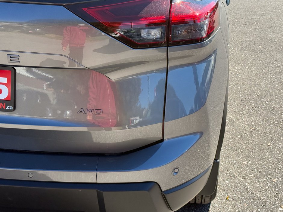 2025 Nissan Rogue SV Moonroof-12