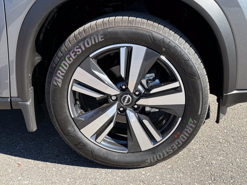 2025 Nissan Rogue SV Moonroof-9