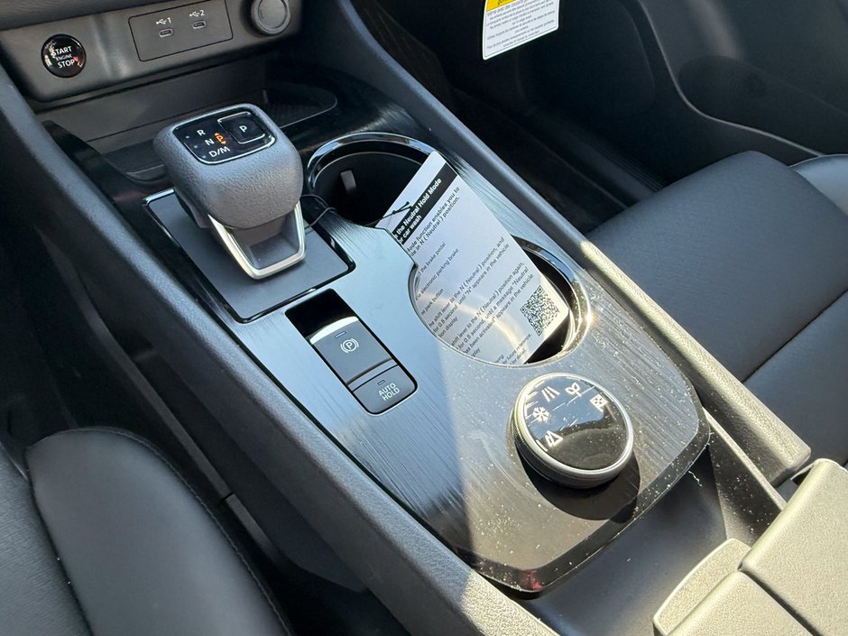 2025 Nissan Rogue SV Moonroof-19