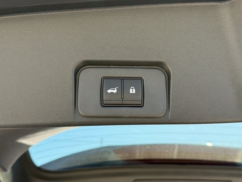 2025 Nissan Rogue SV Moonroof-14