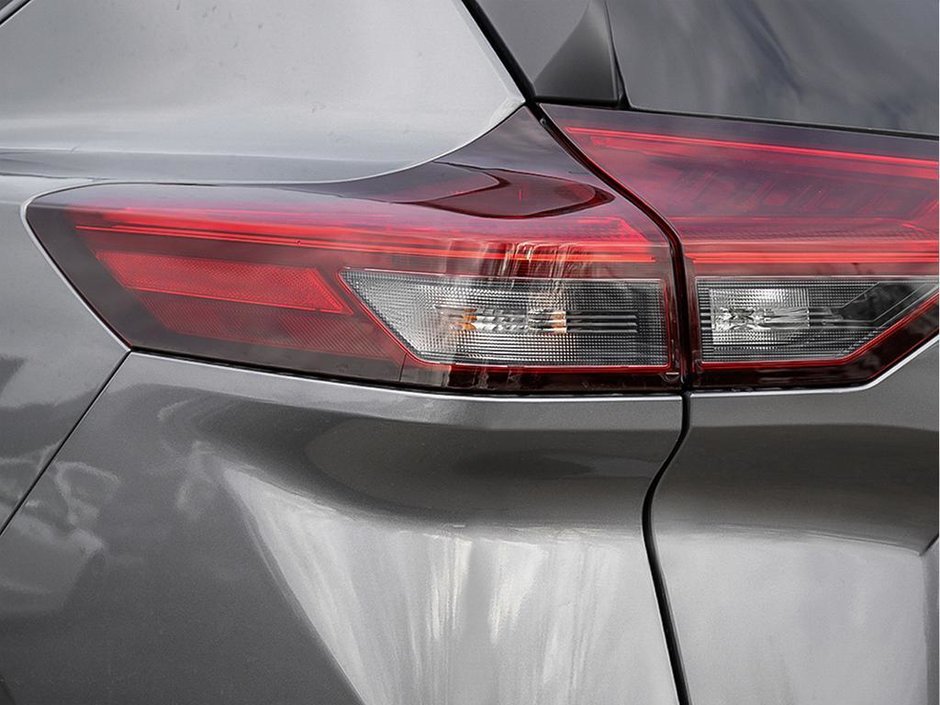 2025 Nissan Rogue SV Moonroof-10