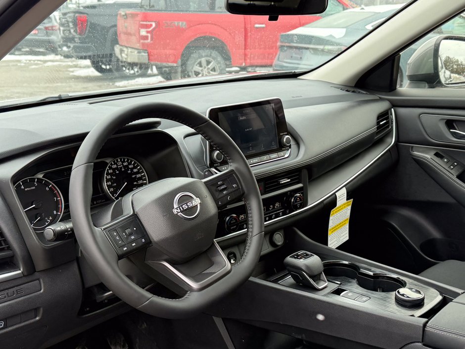 2026 Nissan Rogue S-8