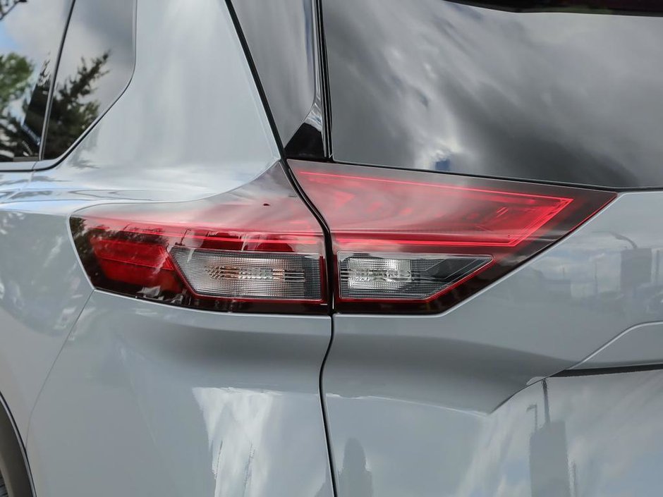 2026 Nissan Rogue Platinum-10