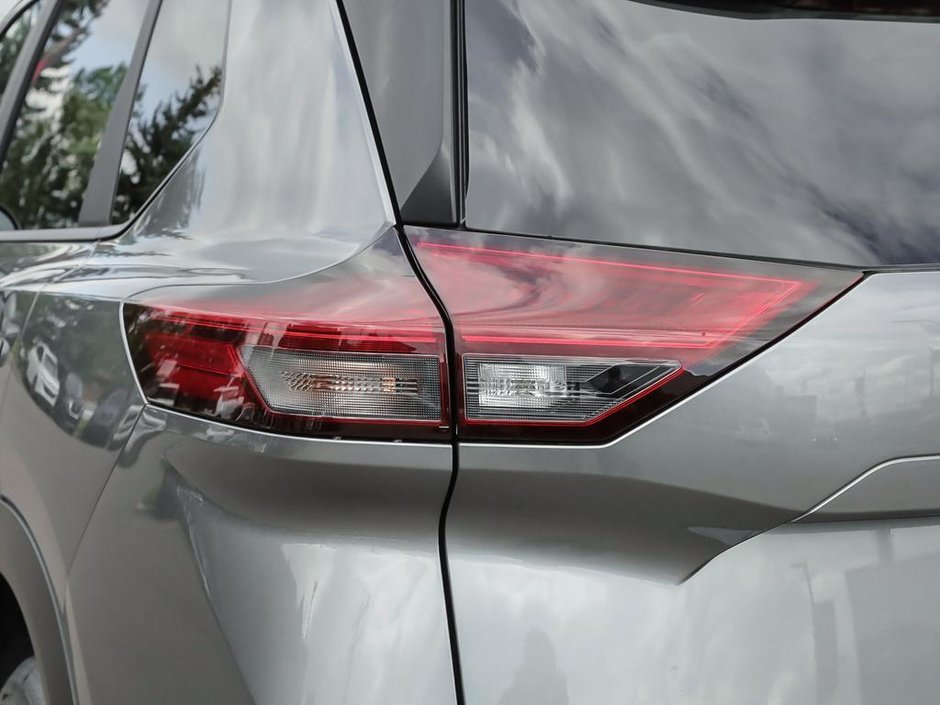 2026 Nissan Rogue SV Moonroof-11