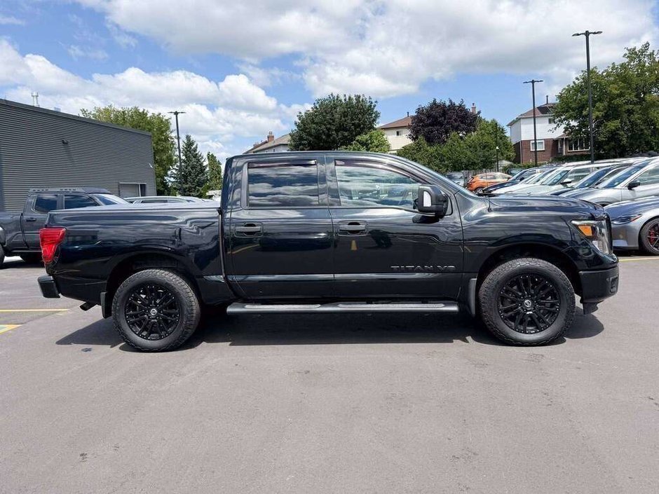 2018 Nissan Titan SL Midnight Edition-8