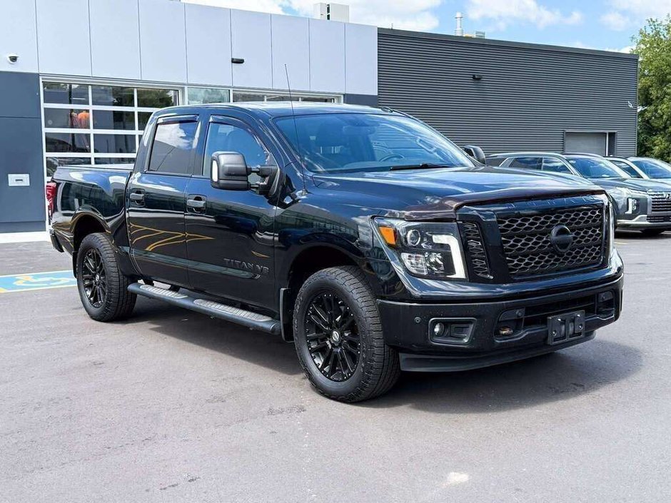 2018 Nissan Titan SL Midnight Edition-9