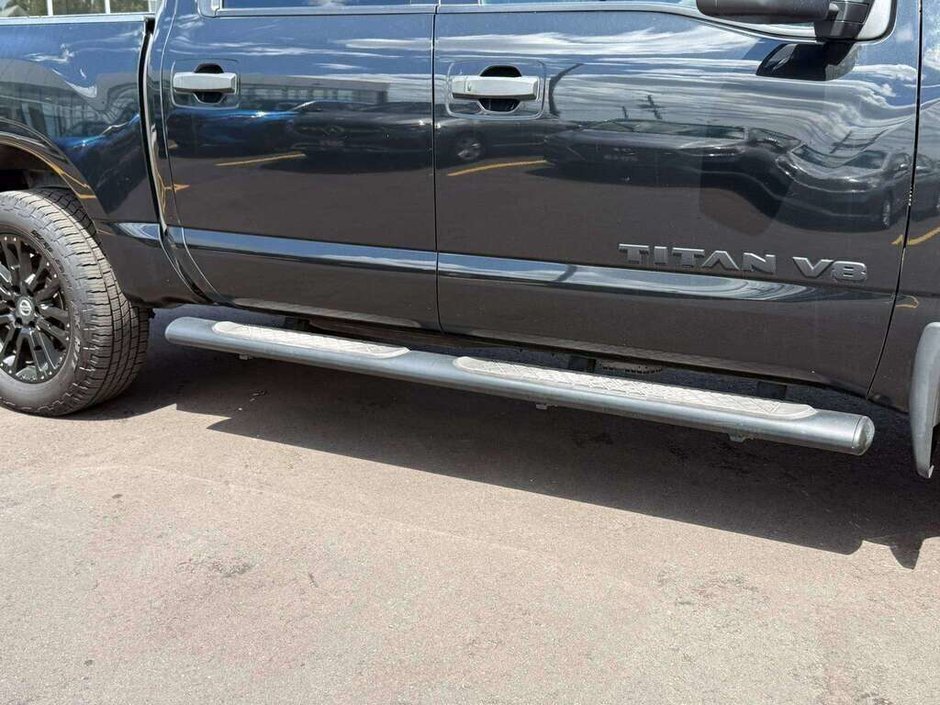 2018 Nissan Titan SL Midnight Edition-12