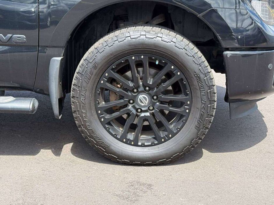 2018 Nissan Titan SL Midnight Edition-11