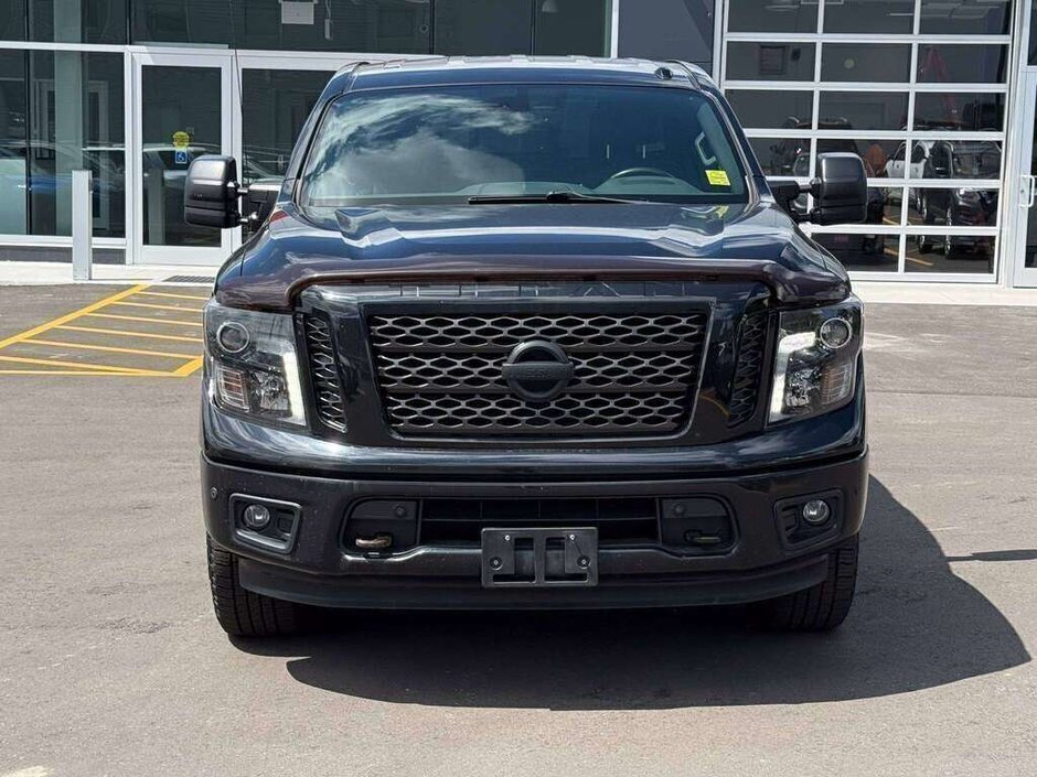 2018 Nissan Titan SL Midnight Edition-2