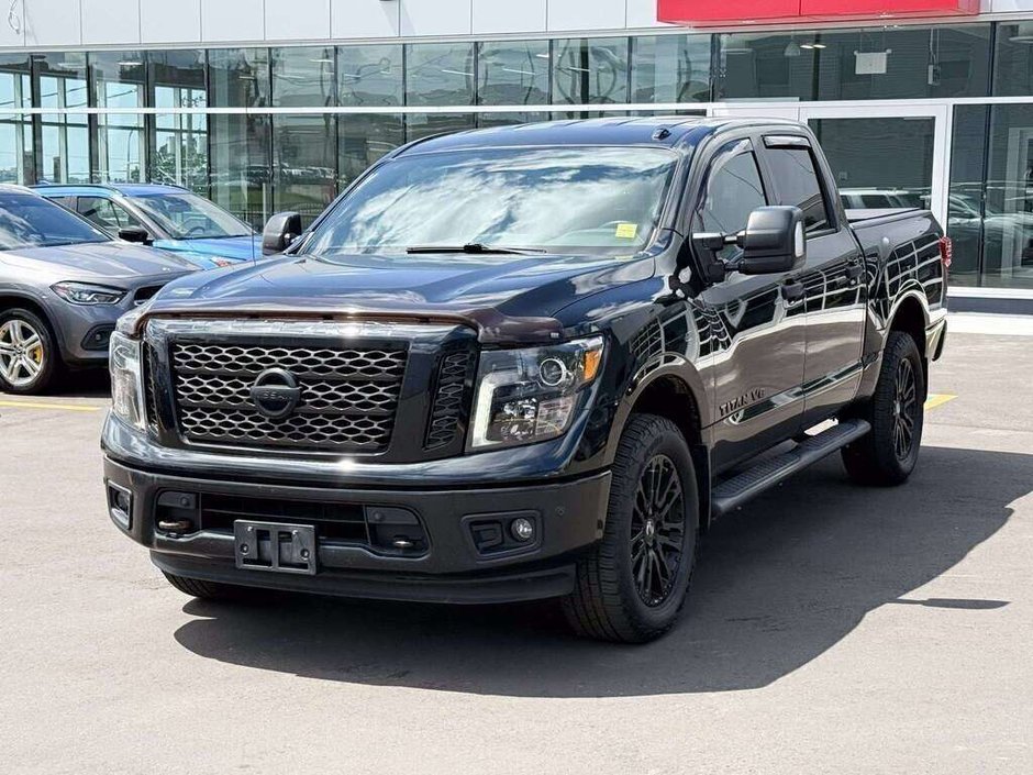 2018 Nissan Titan SL Midnight Edition-3