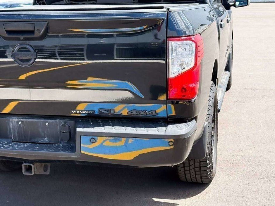 2018 Nissan Titan SL Midnight Edition-13