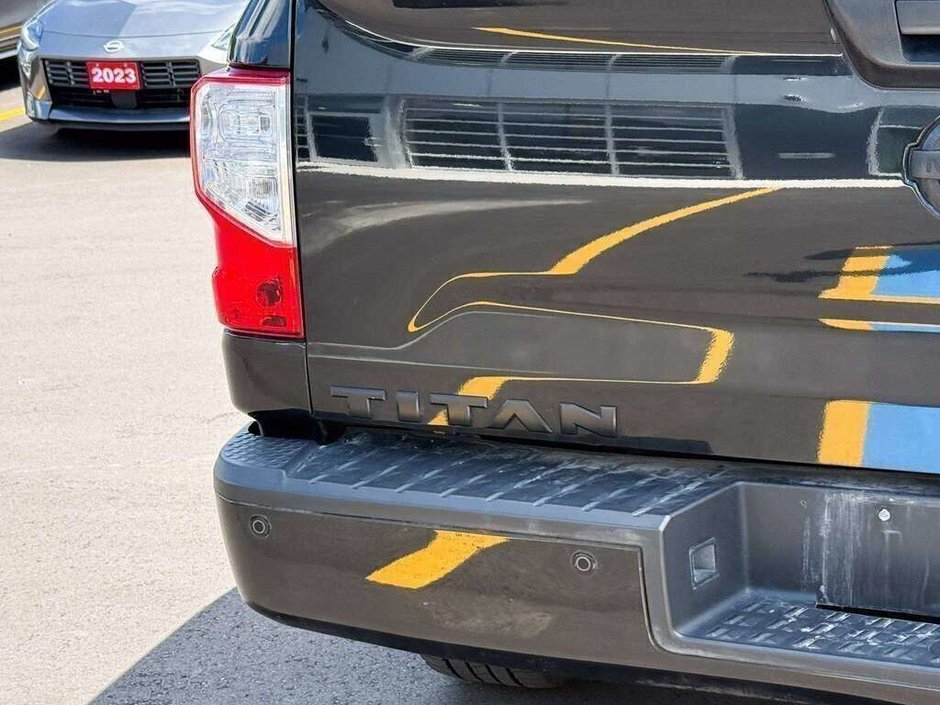 2018 Nissan Titan SL Midnight Edition-14
