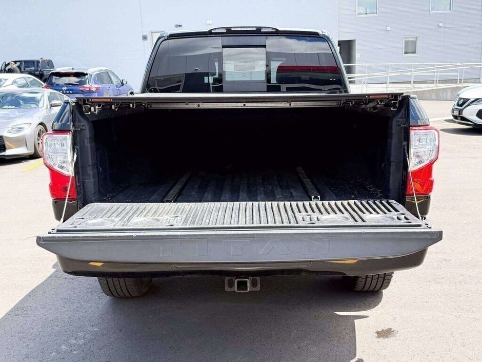 2018 Nissan Titan SL Midnight Edition-15