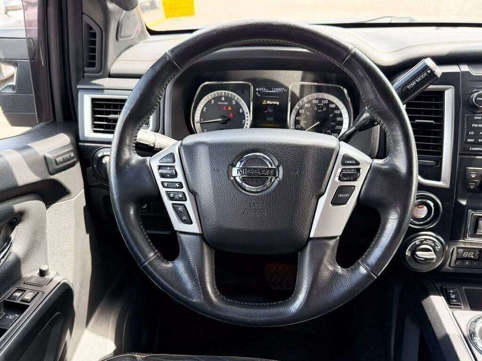 2018 Nissan Titan SL Midnight Edition-18