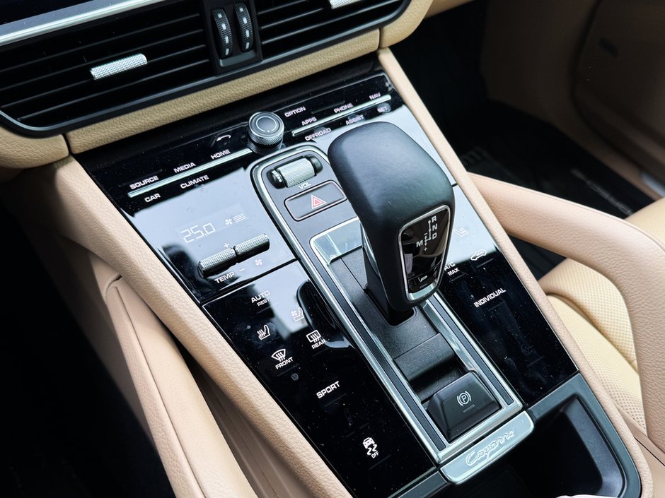 2021 Porsche Cayenne Base-32