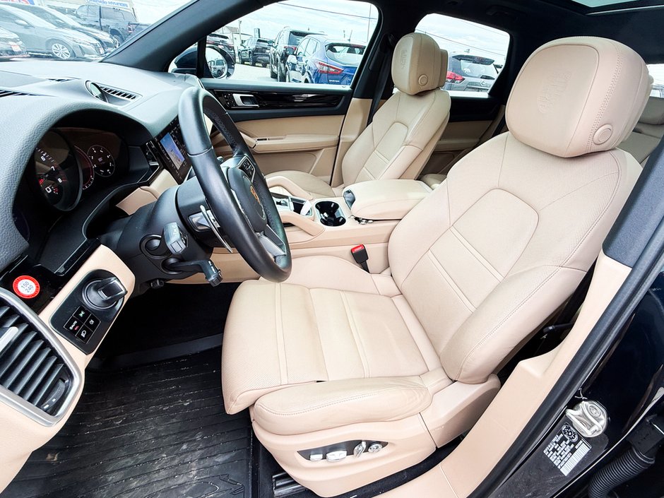2021 Porsche Cayenne Base-25