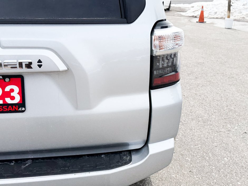 2023 Toyota 4Runner Base-12