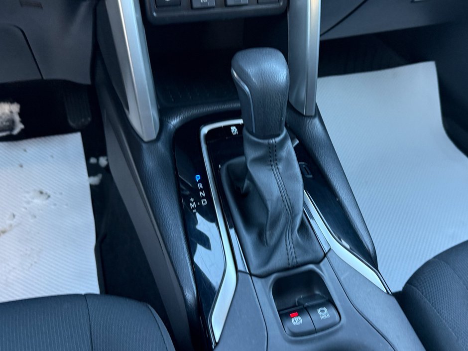 2023 Toyota Corolla Cross LE-18