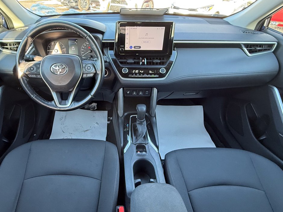 2023 Toyota Corolla Cross LE-15