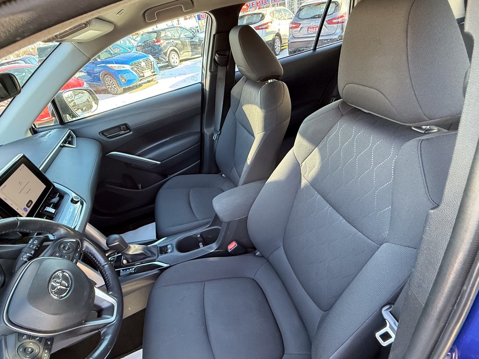 2023 Toyota Corolla Cross LE-20