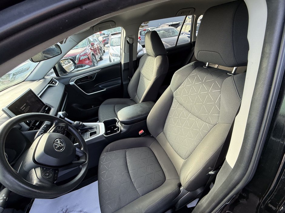 2023 Toyota RAV4 LE-19