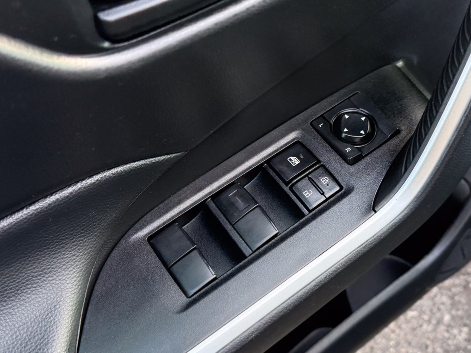 2023 Toyota RAV4 LE-18