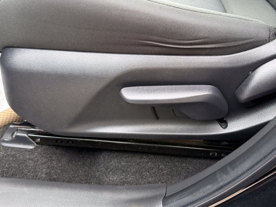 2025 Toyota RAV4 LE-21