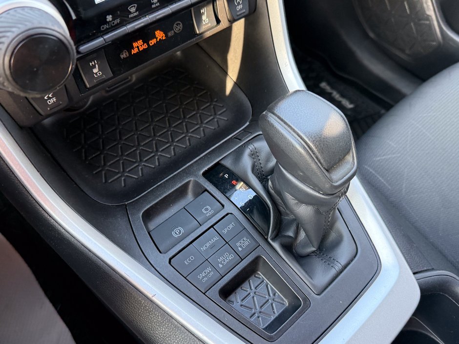 2025 Toyota RAV4 LE-27