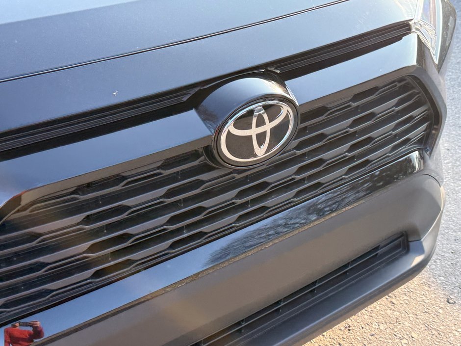 2025 Toyota RAV4 LE-9