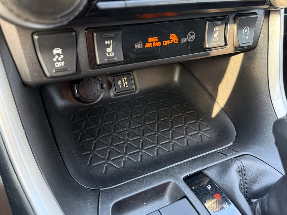 2025 Toyota RAV4 LE-26