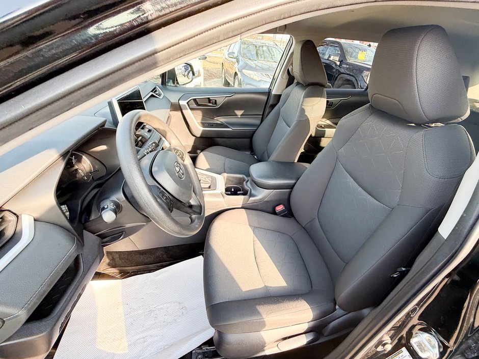 2025 Toyota RAV4 LE-21