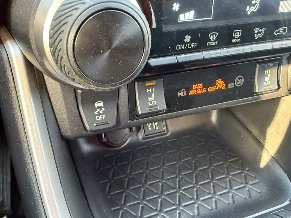 2025 Toyota RAV4 LE-28