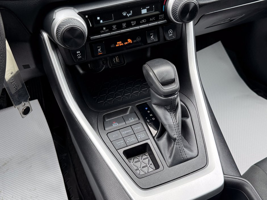2025 Toyota RAV4 LE-19