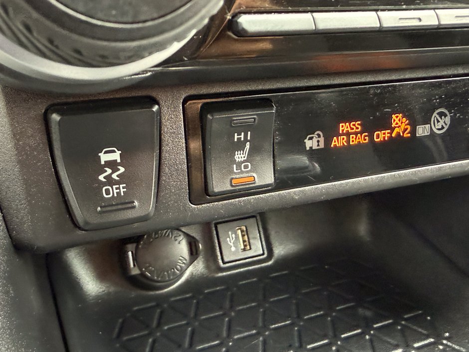 2025 Toyota RAV4 LE-28