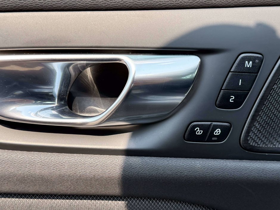 2021 Volvo S60 Recharge Plug-In Hybrid T8 R-Design-22