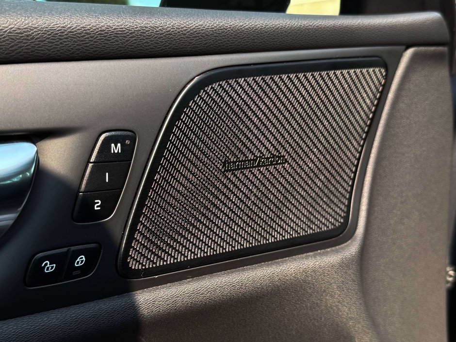 2021 Volvo S60 Recharge Plug-In Hybrid T8 R-Design-23