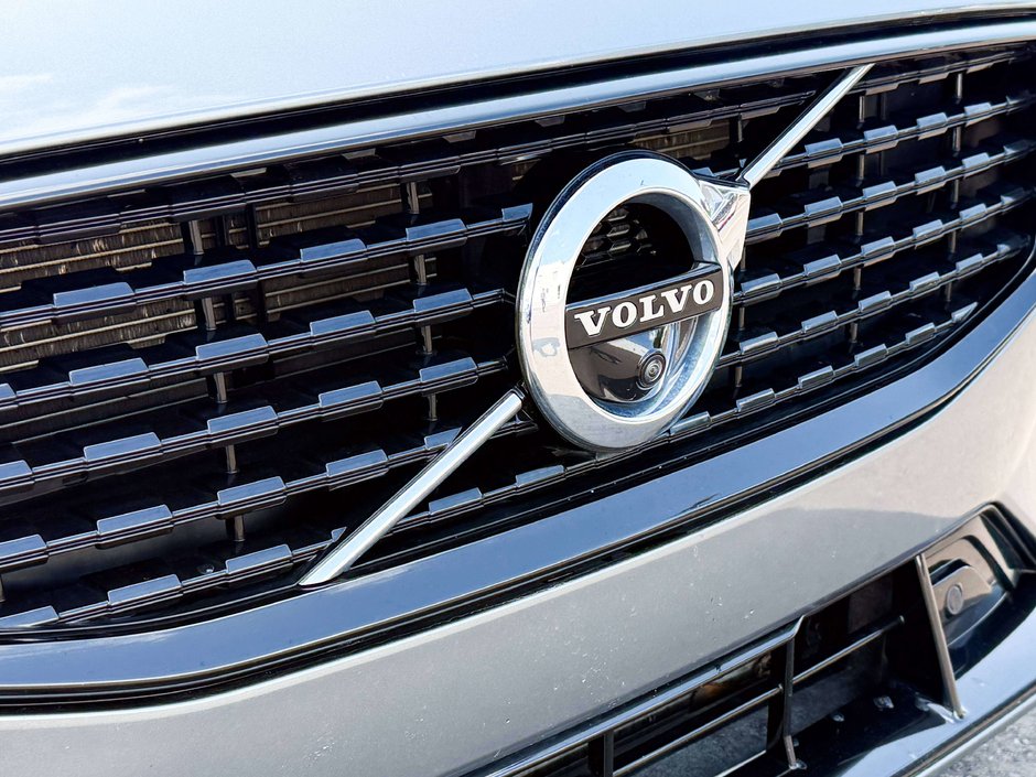 2021 Volvo S60 Recharge Plug-In Hybrid T8 R-Design-10