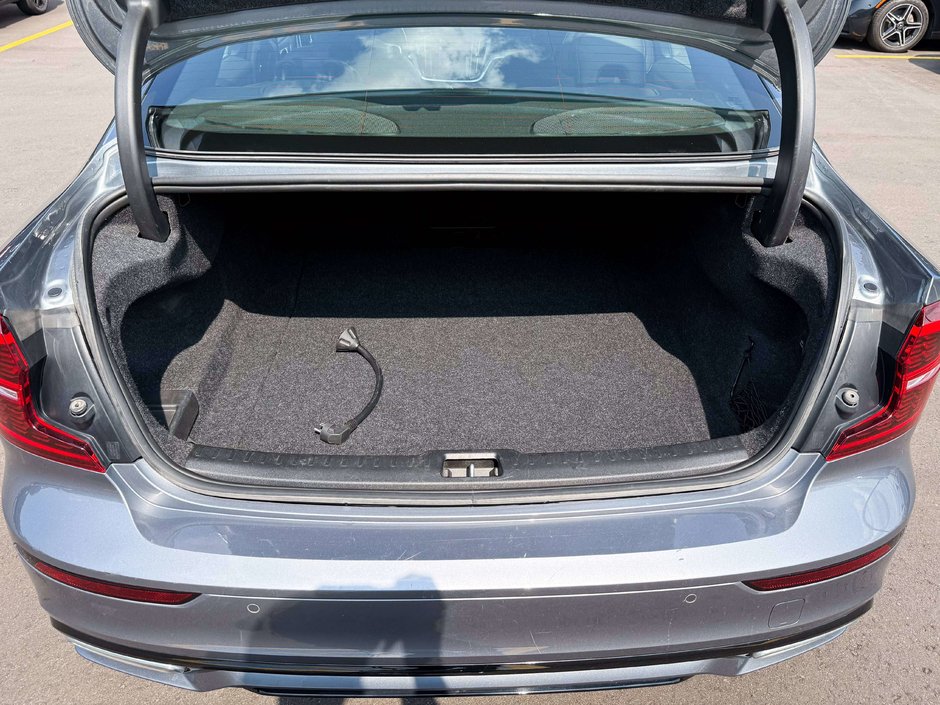 2021 Volvo S60 Recharge Plug-In Hybrid T8 R-Design-17