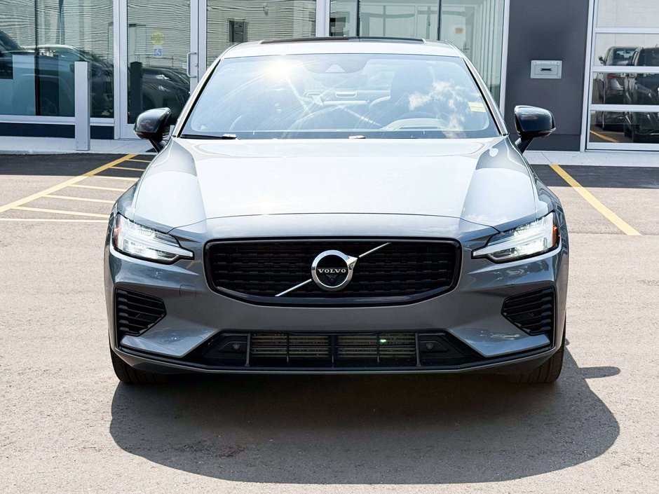 2021 Volvo S60 Recharge Plug-In Hybrid T8 R-Design-2