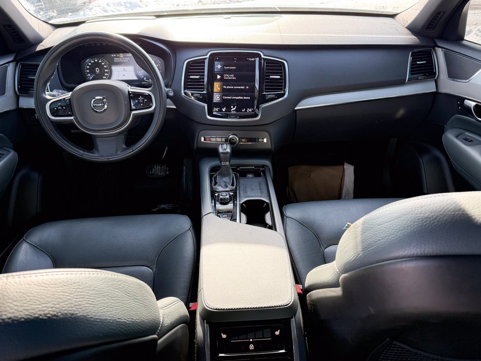 2022 Volvo XC90 T6 Momentum 7 Passenger-17
