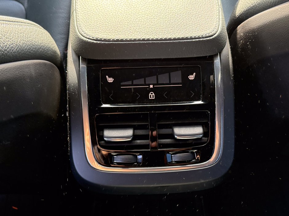 2022 Volvo XC90 T6 Momentum 7 Passenger-16