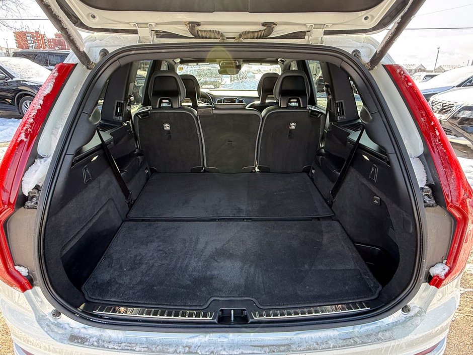2022 Volvo XC90 T6 Momentum 7 Passenger-13