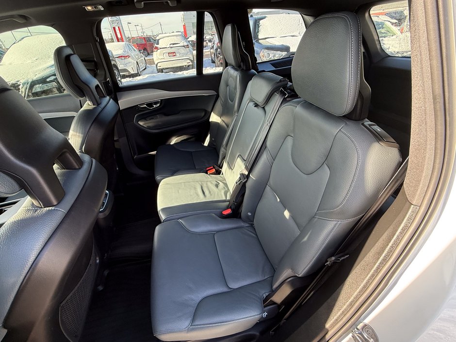 2022 Volvo XC90 T6 Momentum 7 Passenger-15