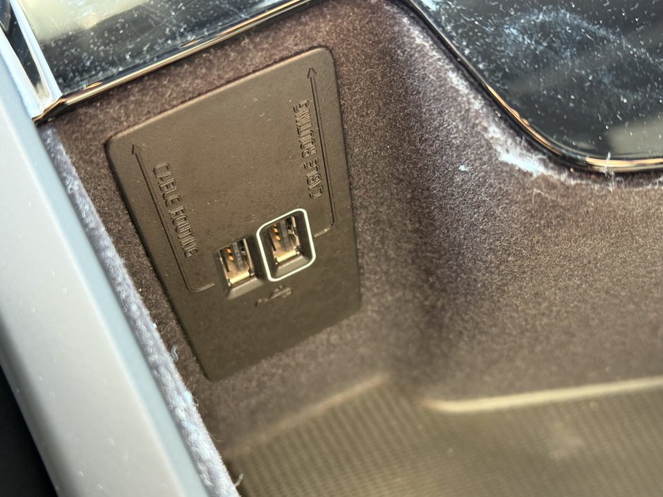 2022 Volvo XC90 T6 Momentum 7 Passenger-29