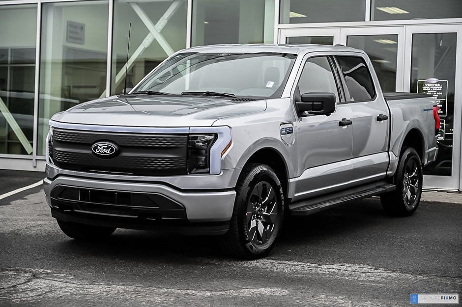 2024 Ford F-150 Lightning in Brossard, Quebec - w940px
